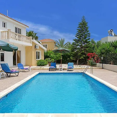 Dentro Villa