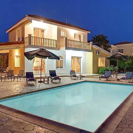 Dentro Villa *